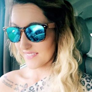 Meet your Posher, Leanna